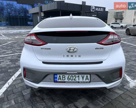 Белый Хендай Ioniq, объемом двигателя 0 л и пробегом 63 тыс. км за 14000 $, фото 6 на Automoto.ua
