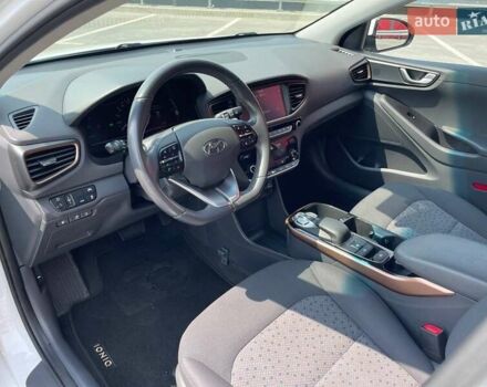 Білий Хендай Ioniq, об'ємом двигуна 0 л та пробігом 158 тис. км за 12700 $, фото 9 на Automoto.ua