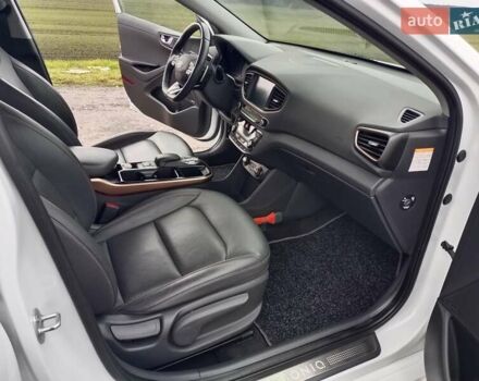 Белый Хендай Ioniq, объемом двигателя 0 л и пробегом 118 тыс. км за 11850 $, фото 28 на Automoto.ua