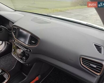 Белый Хендай Ioniq, объемом двигателя 0 л и пробегом 118 тыс. км за 11850 $, фото 43 на Automoto.ua