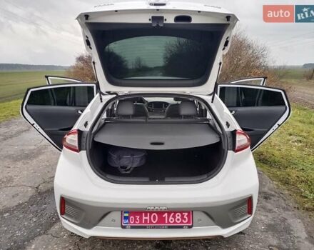 Белый Хендай Ioniq, объемом двигателя 0 л и пробегом 118 тыс. км за 11850 $, фото 32 на Automoto.ua