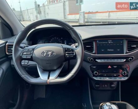 Білий Хендай Ioniq, об'ємом двигуна 0 л та пробігом 158 тис. км за 12700 $, фото 14 на Automoto.ua