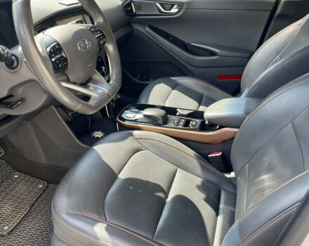 Белый Хендай Ioniq, объемом двигателя 0 л и пробегом 87 тыс. км за 17000 $, фото 12 на Automoto.ua