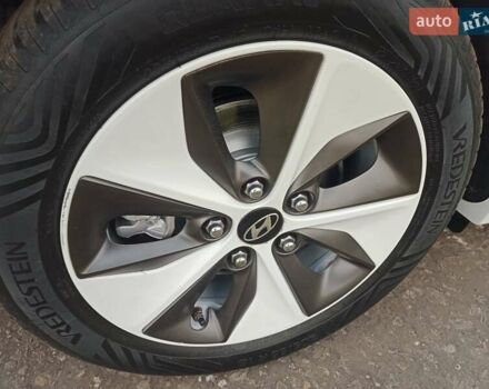 Белый Хендай Ioniq, объемом двигателя 0 л и пробегом 102 тыс. км за 12650 $, фото 30 на Automoto.ua