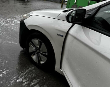 Белый Хендай Ioniq, объемом двигателя 1.6 л и пробегом 149 тыс. км за 12500 $, фото 10 на Automoto.ua