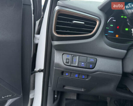 Белый Хендай Ioniq, объемом двигателя 0 л и пробегом 156 тыс. км за 11600 $, фото 15 на Automoto.ua