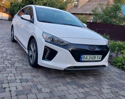 Белый Хендай Ioniq, объемом двигателя 0 л и пробегом 97 тыс. км за 13800 $, фото 1 на Automoto.ua
