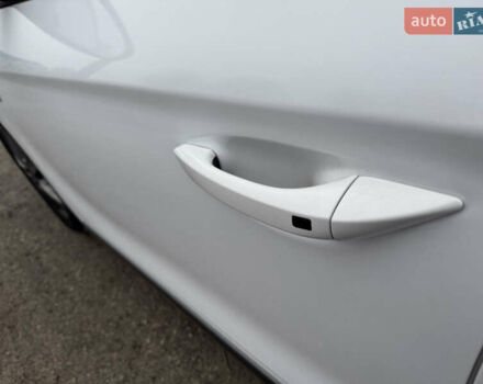Белый Хендай Ioniq, объемом двигателя 0 л и пробегом 156 тыс. км за 11600 $, фото 10 на Automoto.ua