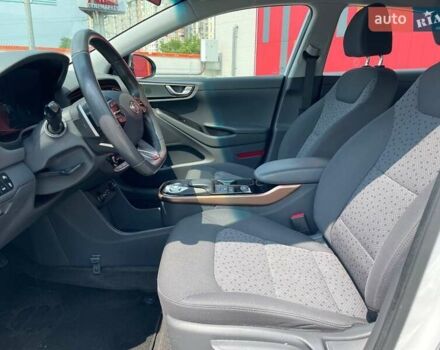 Білий Хендай Ioniq, об'ємом двигуна 0 л та пробігом 158 тис. км за 12700 $, фото 8 на Automoto.ua