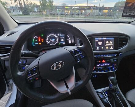 Белый Хендай Ioniq, объемом двигателя 1.6 л и пробегом 105 тыс. км за 14500 $, фото 8 на Automoto.ua