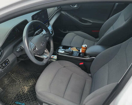 Белый Хендай Ioniq, объемом двигателя 0 л и пробегом 120 тыс. км за 14000 $, фото 5 на Automoto.ua