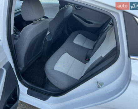 Белый Хендай Ioniq, объемом двигателя 1.58 л и пробегом 91 тыс. км за 17900 $, фото 17 на Automoto.ua