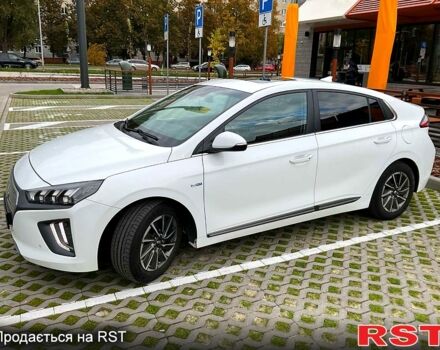 Белый Хендай Ioniq, объемом двигателя 0 л и пробегом 130 тыс. км за 17000 $, фото 4 на Automoto.ua