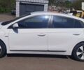 Белый Хендай Ioniq, объемом двигателя 1.58 л и пробегом 69 тыс. км за 18600 $, фото 1 на Automoto.ua