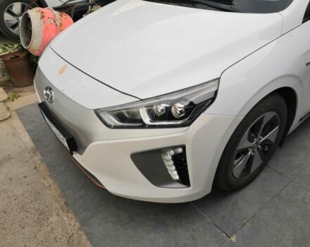 Белый Хендай Ioniq, объемом двигателя 1 л и пробегом 260 тыс. км за 12236 $, фото 1 на Automoto.ua