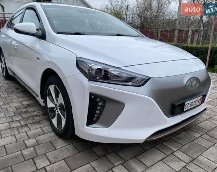 Белый Хендай Ioniq, объемом двигателя 0 л и пробегом 62 тыс. км за 12990 $, фото 2 на Automoto.ua