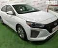 Белый Хендай Ioniq, объемом двигателя 1.6 л и пробегом 65 тыс. км за 15490 $, фото 1 на Automoto.ua