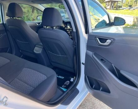 Белый Хендай Ioniq, объемом двигателя 0 л и пробегом 136 тыс. км за 14200 $, фото 16 на Automoto.ua