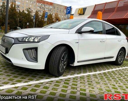 Белый Хендай Ioniq, объемом двигателя 0 л и пробегом 130 тыс. км за 17000 $, фото 2 на Automoto.ua
