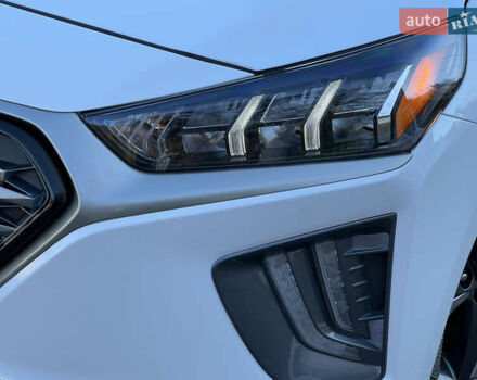 Белый Хендай Ioniq, объемом двигателя 1.58 л и пробегом 91 тыс. км за 17900 $, фото 4 на Automoto.ua