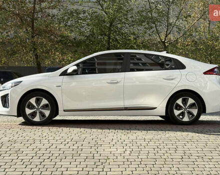 Белый Хендай Ioniq, объемом двигателя 0 л и пробегом 130 тыс. км за 13000 $, фото 4 на Automoto.ua