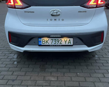 Белый Хендай Ioniq, объемом двигателя 0 л и пробегом 161 тыс. км за 14500 $, фото 1 на Automoto.ua