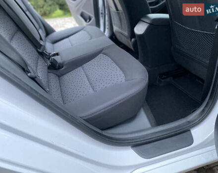 Белый Хендай Ioniq, объемом двигателя 0 л и пробегом 62 тыс. км за 12990 $, фото 18 на Automoto.ua