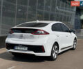 Белый Хендай Ioniq, объемом двигателя 0 л и пробегом 105 тыс. км за 13999 $, фото 4 на Automoto.ua