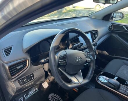 Белый Хендай Ioniq, объемом двигателя 0 л и пробегом 136 тыс. км за 14200 $, фото 8 на Automoto.ua