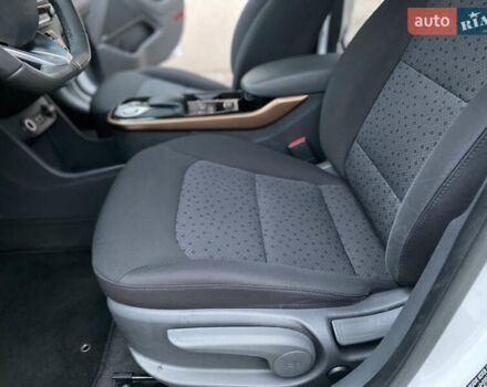 Белый Хендай Ioniq, объемом двигателя 0 л и пробегом 62 тыс. км за 12990 $, фото 11 на Automoto.ua