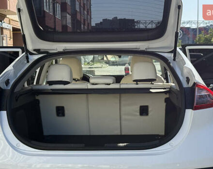 Белый Хендай Ioniq, объемом двигателя 0 л и пробегом 130 тыс. км за 13000 $, фото 11 на Automoto.ua