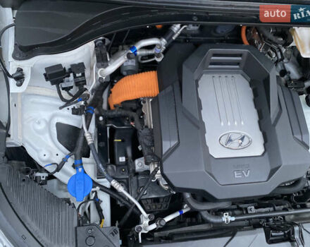 Белый Хендай Ioniq, объемом двигателя 0 л и пробегом 62 тыс. км за 12990 $, фото 28 на Automoto.ua
