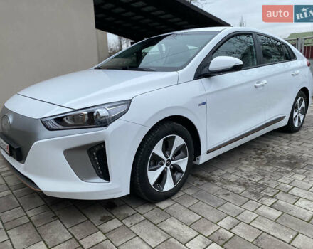 Белый Хендай Ioniq, объемом двигателя 0 л и пробегом 62 тыс. км за 12990 $, фото 5 на Automoto.ua