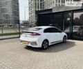 Белый Хендай Ioniq, объемом двигателя 0 л и пробегом 62 тыс. км за 18800 $, фото 6 на Automoto.ua