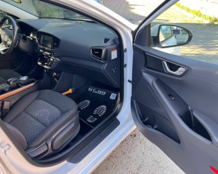 Белый Хендай Ioniq, объемом двигателя 0 л и пробегом 136 тыс. км за 14200 $, фото 21 на Automoto.ua