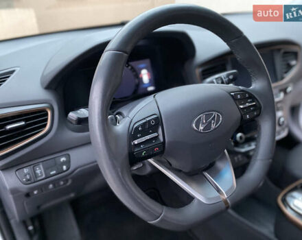 Белый Хендай Ioniq, объемом двигателя 0 л и пробегом 62 тыс. км за 12990 $, фото 10 на Automoto.ua