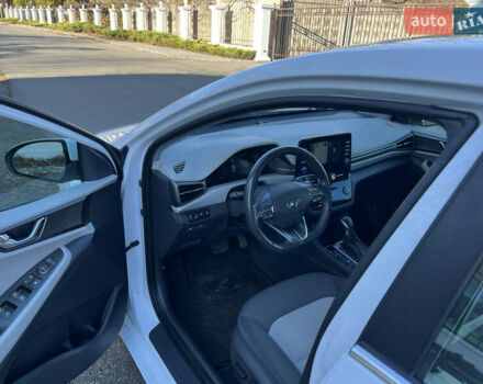 Белый Хендай Ioniq, объемом двигателя 1.58 л и пробегом 91 тыс. км за 17900 $, фото 14 на Automoto.ua