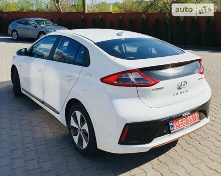 Белый Хендай Ioniq, объемом двигателя 0 л и пробегом 136 тыс. км за 14200 $, фото 2 на Automoto.ua