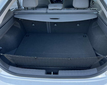 Белый Хендай Ioniq, объемом двигателя 1.58 л и пробегом 91 тыс. км за 17900 $, фото 20 на Automoto.ua