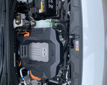 Белый Хендай Ioniq, объемом двигателя 0 л и пробегом 62 тыс. км за 12990 $, фото 29 на Automoto.ua