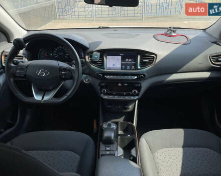 Белый Хендай Ioniq, объемом двигателя 0 л и пробегом 105 тыс. км за 13999 $, фото 18 на Automoto.ua