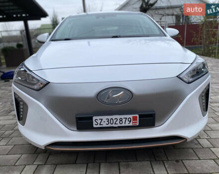 Белый Хендай Ioniq, объемом двигателя 0 л и пробегом 62 тыс. км за 12990 $, фото 4 на Automoto.ua