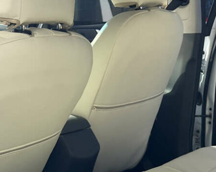 Белый Хендай Ioniq, объемом двигателя 0 л и пробегом 130 тыс. км за 13000 $, фото 18 на Automoto.ua