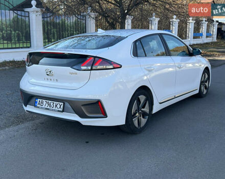 Белый Хендай Ioniq, объемом двигателя 1.58 л и пробегом 91 тыс. км за 17900 $, фото 8 на Automoto.ua