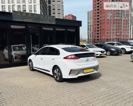 Білий Хендай Ioniq, об'ємом двигуна 0 л та пробігом 62 тис. км за 18800 $, фото 4 на Automoto.ua