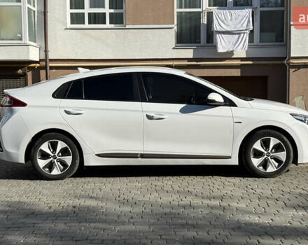 Белый Хендай Ioniq, объемом двигателя 0 л и пробегом 130 тыс. км за 13000 $, фото 6 на Automoto.ua