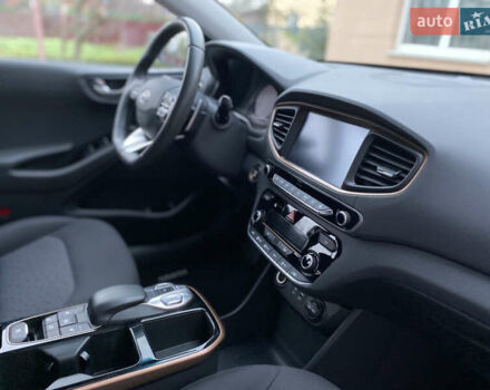 Белый Хендай Ioniq, объемом двигателя 0 л и пробегом 62 тыс. км за 12990 $, фото 22 на Automoto.ua