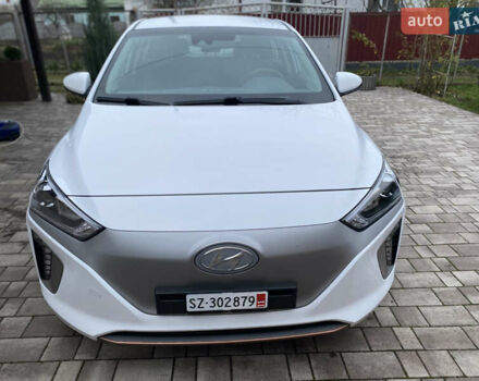 Белый Хендай Ioniq, объемом двигателя 0 л и пробегом 62 тыс. км за 12990 $, фото 3 на Automoto.ua