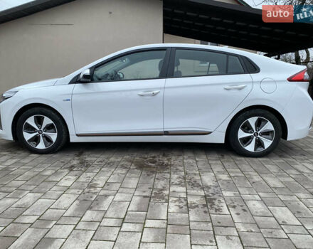 Белый Хендай Ioniq, объемом двигателя 0 л и пробегом 62 тыс. км за 12990 $, фото 7 на Automoto.ua