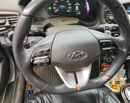 Белый Хендай Ioniq, объемом двигателя 1 л и пробегом 260 тыс. км за 12236 $, фото 6 на Automoto.ua